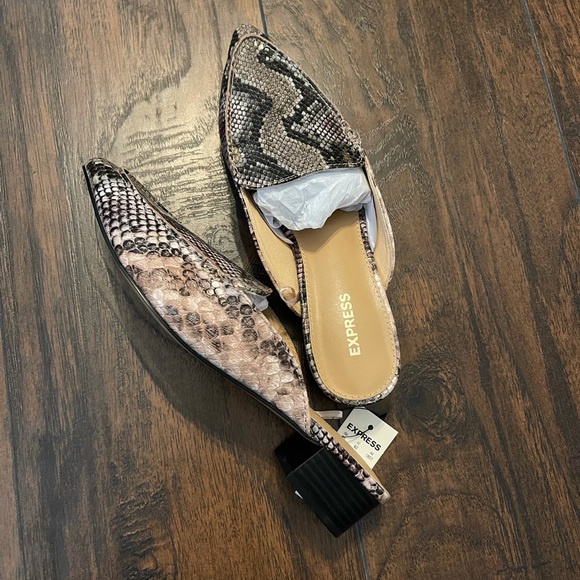 Express flat shoes - Picture 2 of 4